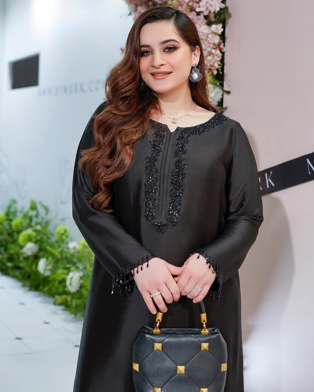 WA-AIMEN BLACK   STITCH