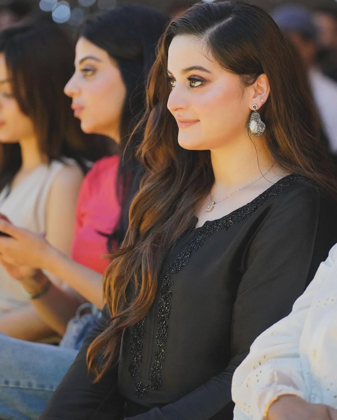 WA-AIMEN BLACK   STITCH